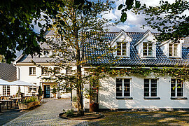 Diepeschrather Mühle Außenansicht Außenansicht der Diepeschrather Mühle mit Garten und historischer Architektur